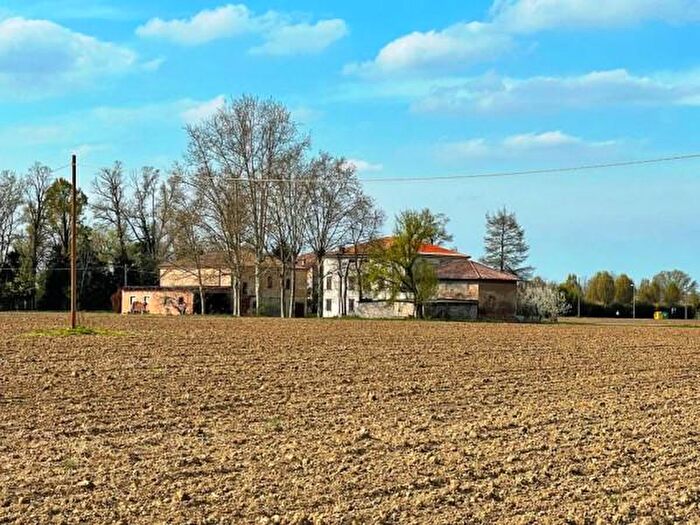 Casa con 6 locali in vendita in Carpi