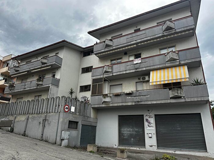 Appartamento con 8 locali in vendita in Via Ponte di Marzio, Casalbordino
