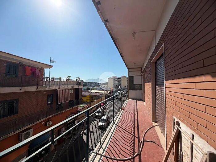 Appartamento quadrilocale in affitto in Via Cassano, Napoli