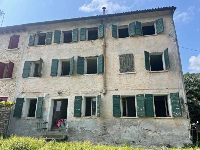 Casa con 6 locali in vendita in Cavaso Del Tomba