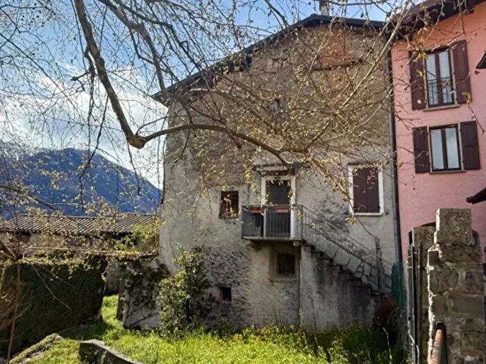 Appartamento bilocale in vendita in Via alle Alpi, Grandola Ed Uniti