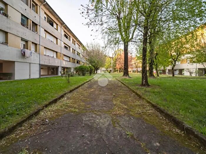 Appartamento con 5 locali in vendita in Via Aurora, Paderno Dugnano