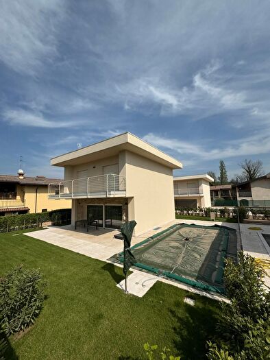 Casa quadrilocale in vendita in Manerba Del Garda