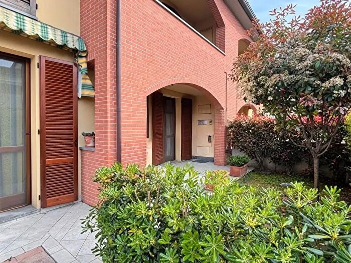 Appartamento trilocale in vendita in Osco Romagnola, Cascina