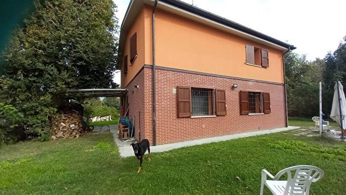 Casa con 6 locali in vendita in San Possidonio