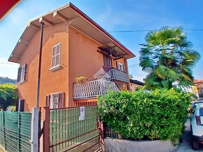 Appartamento trilocale in vendita in Via Roma, Dormelletto