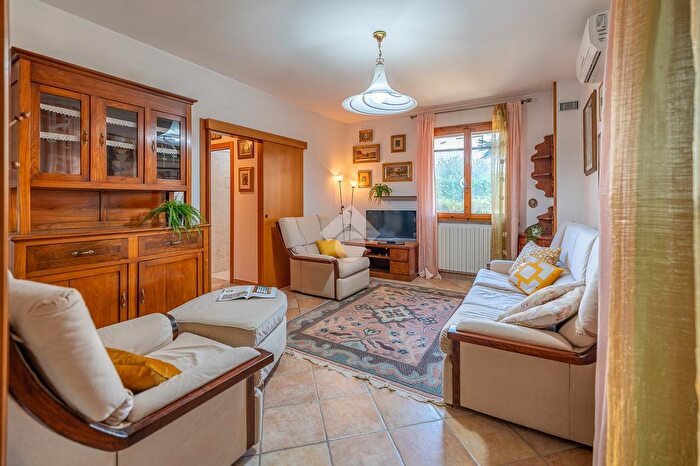 Casa con 6 locali in vendita in Via Pacinotti, Cervia