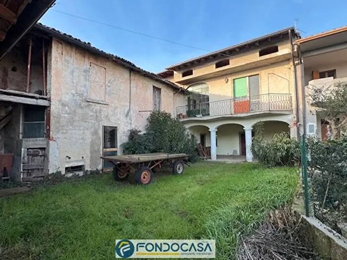 Casa con 11 locali in vendita in Via Vittorio Veneto, Rovato