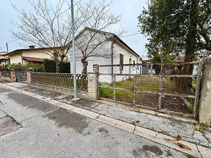 Appartamento bilocale in vendita in Via della Libertà, Ravenna