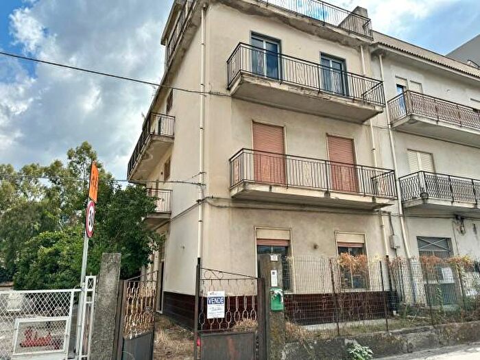 Casa trilocale in vendita in Via Longano, Barcellona Pozzo Di Gotto