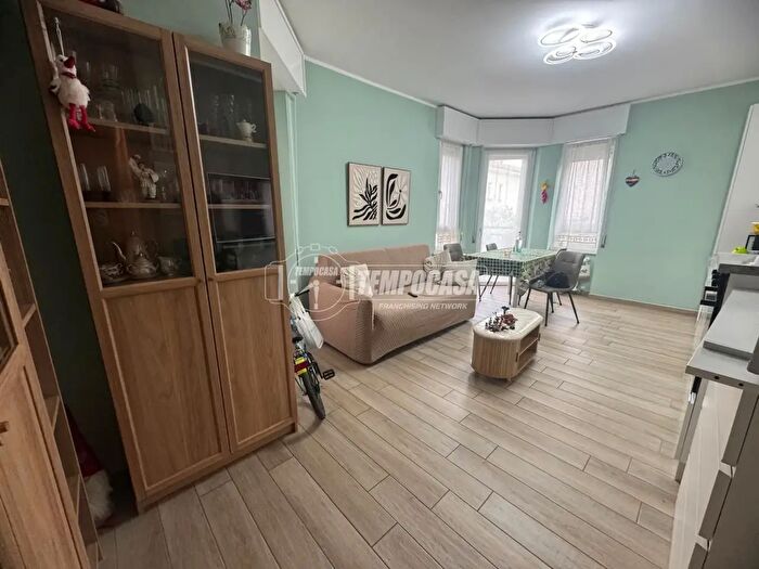 Appartamento trilocale in vendita in Via Maggio, Baranzate