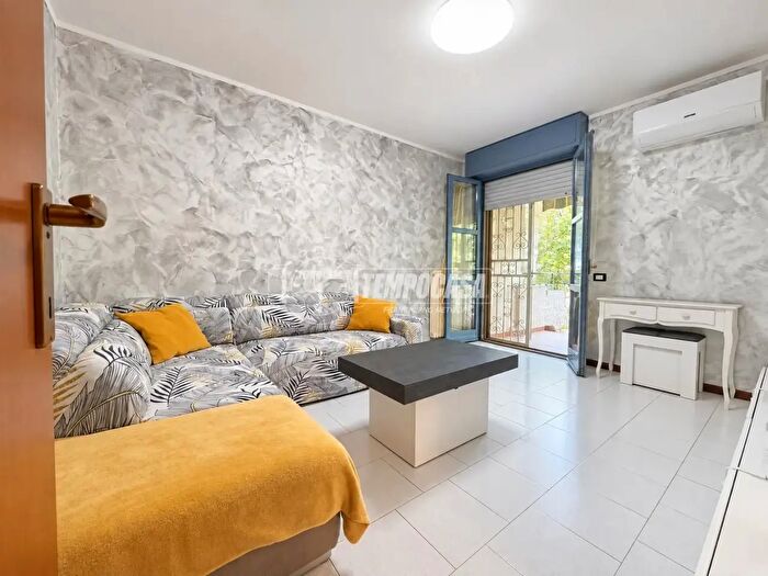 Appartamento trilocale in vendita in Via Umiliati, Milano