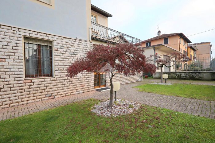 Appartamento quadrilocale in vendita in Via IV Novembre, Borgosatollo