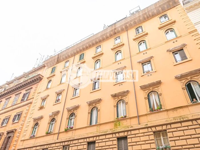 Appartamento trilocale in vendita in Via Raffaele Cadorna, Roma