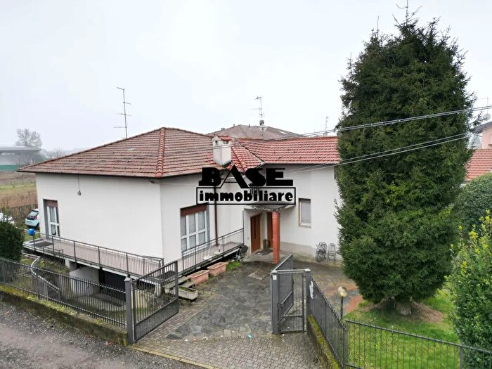 Casa con 5 locali in vendita in Fino Mornasco