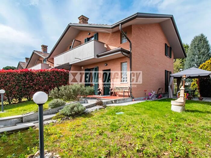 Casa trilocale in vendita in Via Ugo Foscolo, Gerenzano