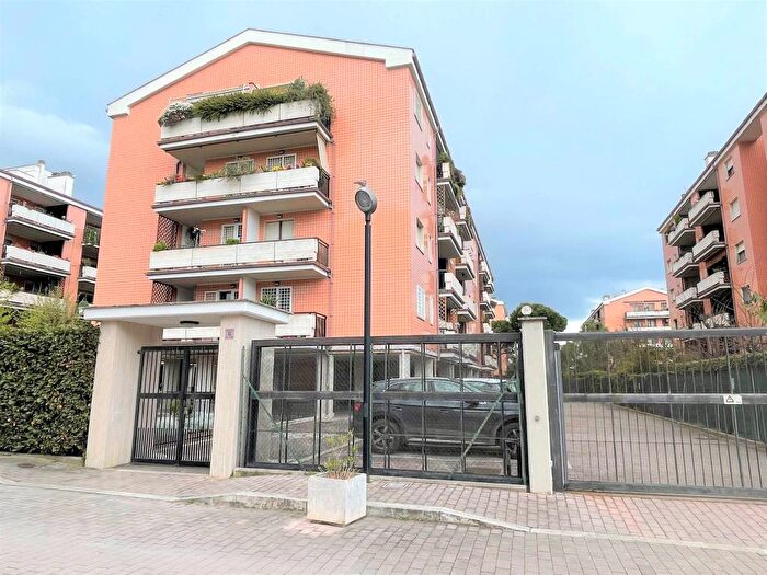 Appartamento trilocale in affitto in Via Luigi Olivares, Casal Palocco, Roma