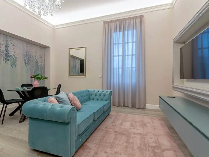 Appartamento trilocale in affitto in Firenze