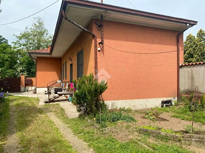 Casa con 5 locali in vendita in Via Certosa, Arluno