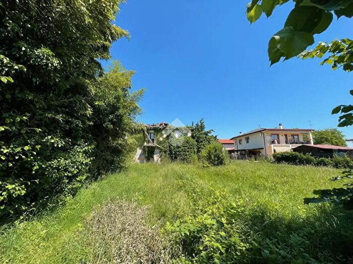 Casa con 6 locali in vendita in Via Albare, Trebaseleghe