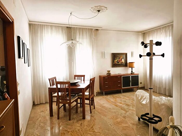 Appartamento trilocale in vendita in Corso del Popolo, Venezia