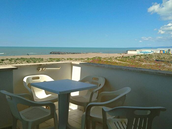 Appartamento quadrilocale in affitto in Viale di Focene, Focene, Fiumicino