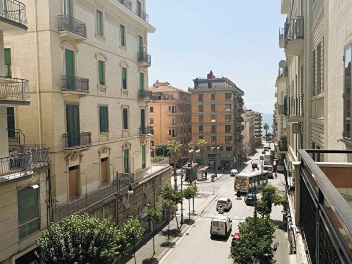 Appartamento quadrilocale in affitto in Via dei Principati, Centro, Salerno