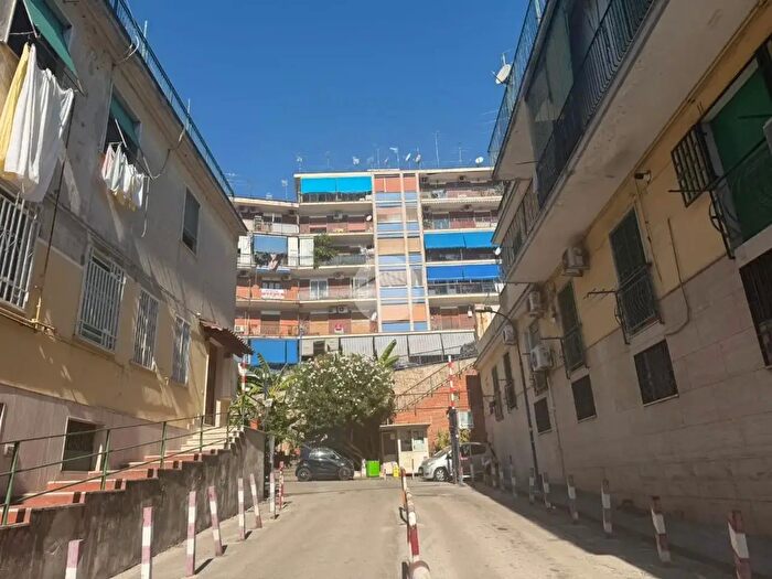 Appartamento monolocale in vendita in Via Ponti Rossi, Napoli