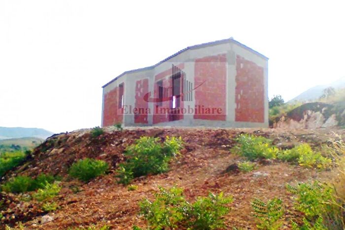 Casa con 7 locali in vendita in Alcamo