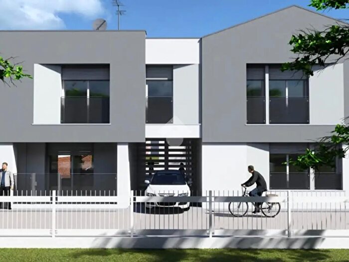 Casa quadrilocale in vendita in Via Giacomo Giro, Rovigo