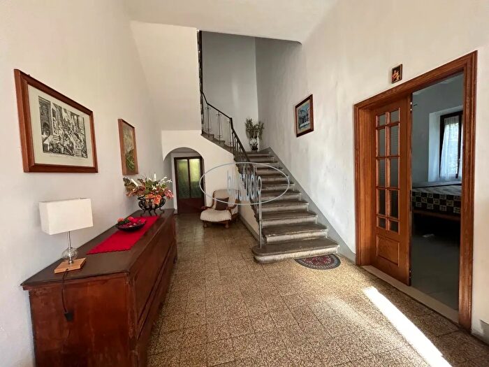 Casa con 11 locali in vendita in Castelfranco Piandiscò
