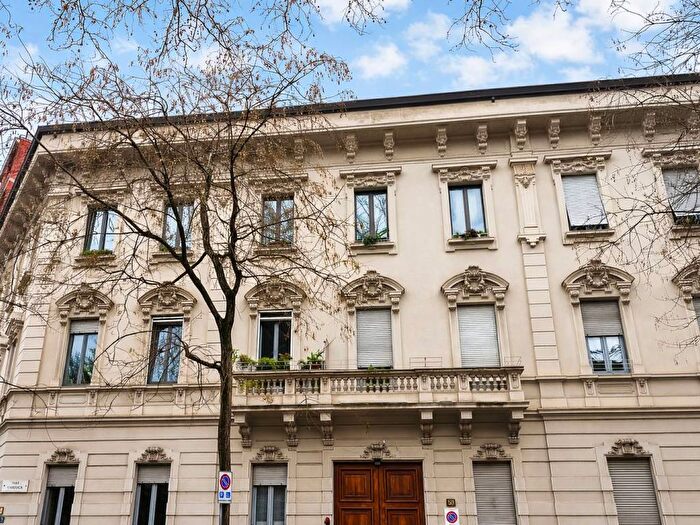 Appartamento trilocale in affitto in Viale Corsica, Porta Vittoria, Milano