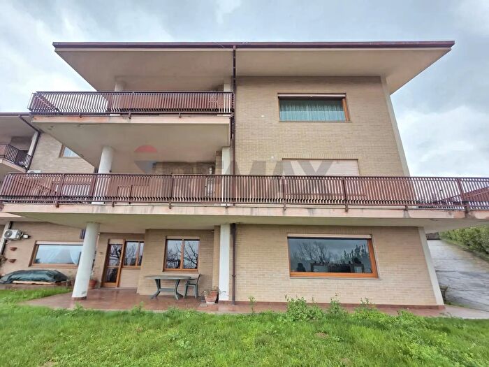 Appartamento con 11 locali in vendita in Via Bellavista, Dipignano