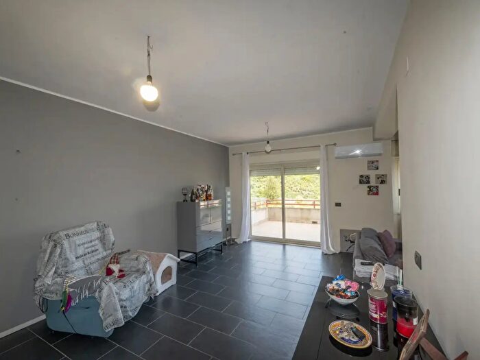 Appartamento con 5 locali in vendita in Via Sofia Idelson, Messina
