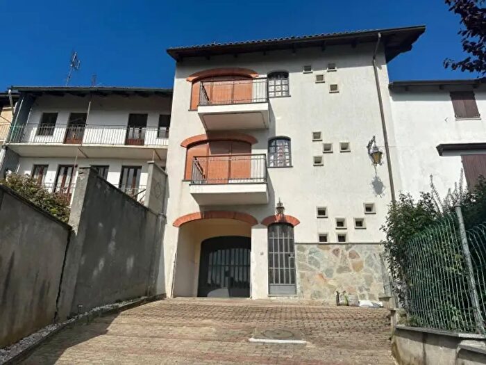 Casa con 6 locali in vendita in Borgata Chiapero, Valgioie