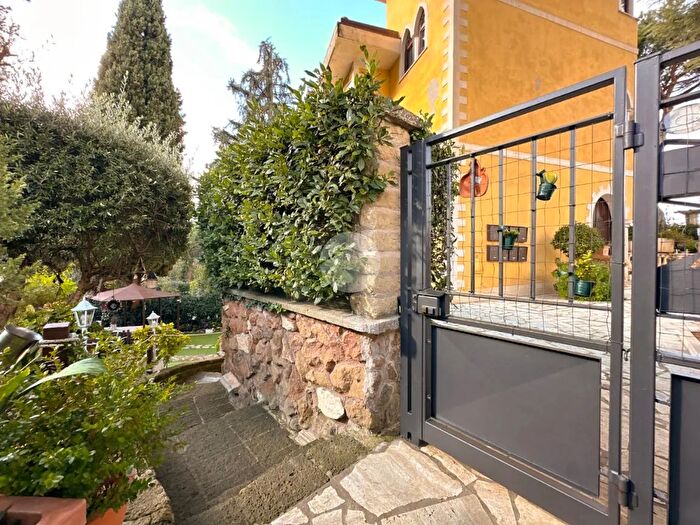 Appartamento trilocale in vendita in Via Palocci, Montecompatri