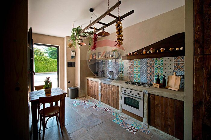 Appartamento con 5 locali in vendita in Cava De Tirreni