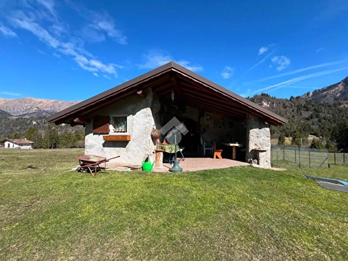 Casa bilocale in vendita in Val di Tede, Castione Della Presolana