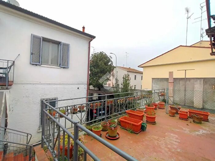 Casa con 6 locali in vendita in Via Albania, Ravenna