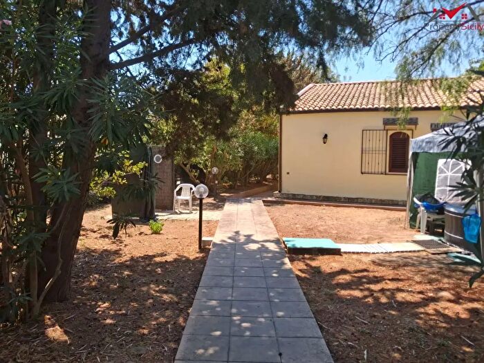 Casa con 8 locali in affitto in Porto Empedocle