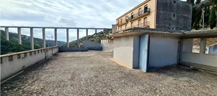 Appartamento con 5 locali in vendita in Via Nuova SantAntonio, Modica