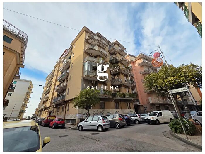 Appartamento quadrilocale in vendita in Via Donato Somma, Salerno