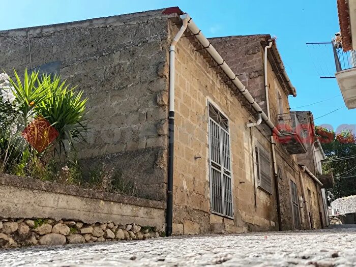 Casa quadrilocale in vendita in Via Elce Snc, Montesarchio