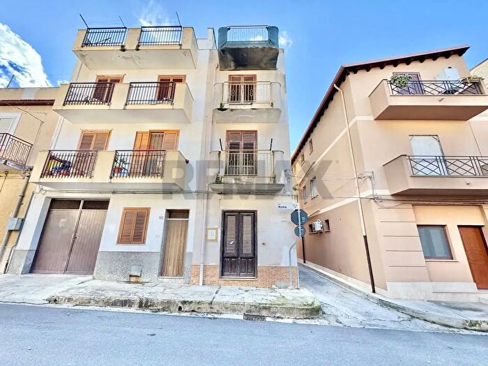 Casa con 6 locali in vendita in Via Roma, Cinisi