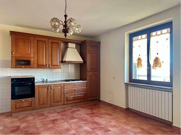 Appartamento trilocale in affitto in Bardello con Malgesso e Bregano