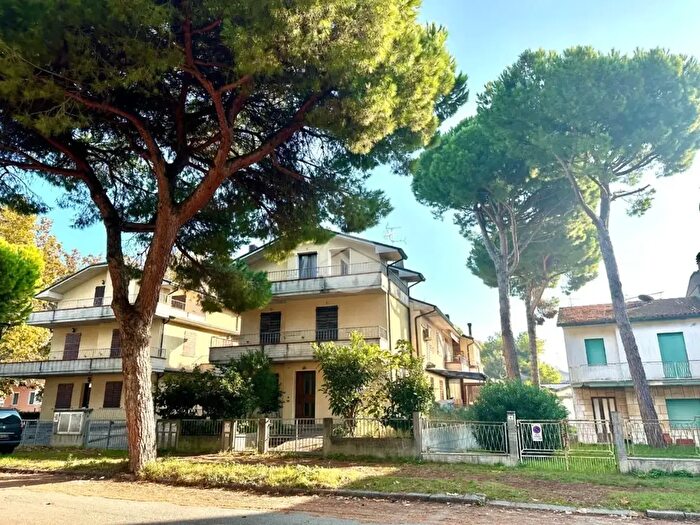 Casa quadrilocale in vendita in Viale Silvio Pellico, Ravenna