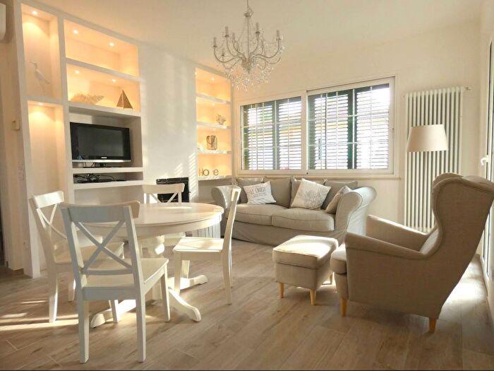 Appartamento trilocale in affitto in Viale Nino Bixio, Abissinia, Riccione