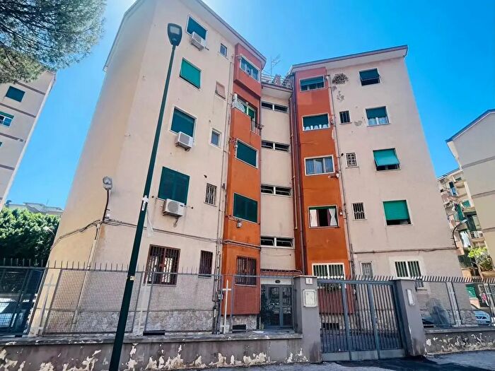 Appartamento trilocale in vendita in Via l Mercantini, Napoli