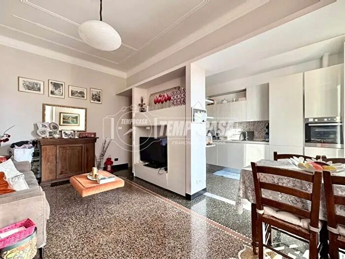 Appartamento trilocale in vendita in Via Andrea del Sarto, Genova