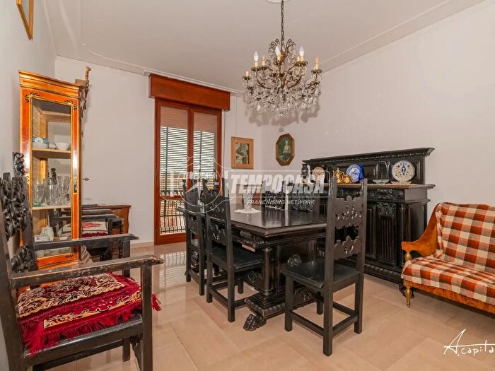 Appartamento trilocale in vendita in Via Pelusia, Modena